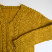 Женский пуловер регланом от горловины
