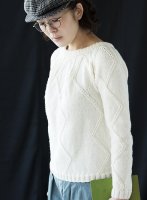 Белый пуловер спицами