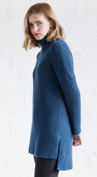 Модный свитер с длинной спинкой спицами