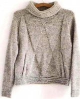 Женский свитер с воротником вязаный спицами практически без швов