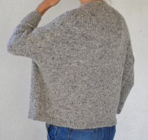 Женский пуловер одной деталью