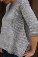 Пуловер спицами, вязаный в разных направлениях