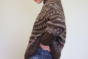 Жаккардовый пуловер в натуральных оттенках, близких к природным