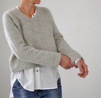 Как вязать базовый пуловер спицами с V горловиной