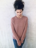 Как вязать модный пуловер спицами