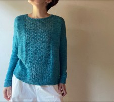 Женский пуловер с ажурной секции