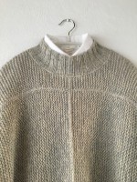 Модный вязаный пуловер