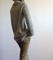 Модный женский свитер спицами