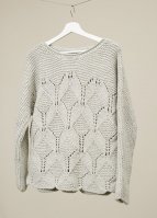 Пуловер спицами с цельновязанными рукавами