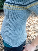 Корпус пуловера текстурным узором узелки спицами