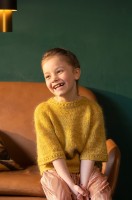 Детский пуловер с ажурными дорожками на кромках