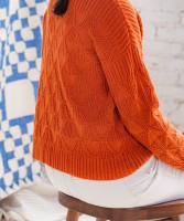 Пуловер со спущенным плечом, связанный спицами отдельными деталями