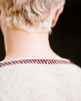 Красивый пуловер с жаккардом, связанный спицами