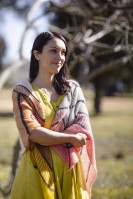 Женский платок с полосками контрастного цвета