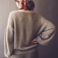 Пуловер с V -образным вырезом горловины