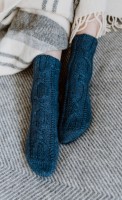 Носки из шерсти, связанные спицами от мыска