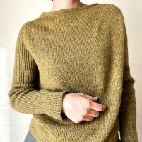 Пуловер свободного кроя спицами без швов