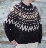 Пуловер лопапейса, связанный толстыми спицами