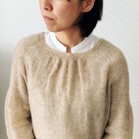 Пуловер от дизайнера Аяно Танака, связанный сверху вниз без швов
