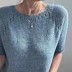 Вязаный топ спицами