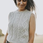 Жилет с косами спицами сверху вниз