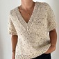Безрукавка женская с V вырезом горловины вязаная спицами сверху, описание