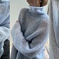 Тонкий мохеровый свитер спицами