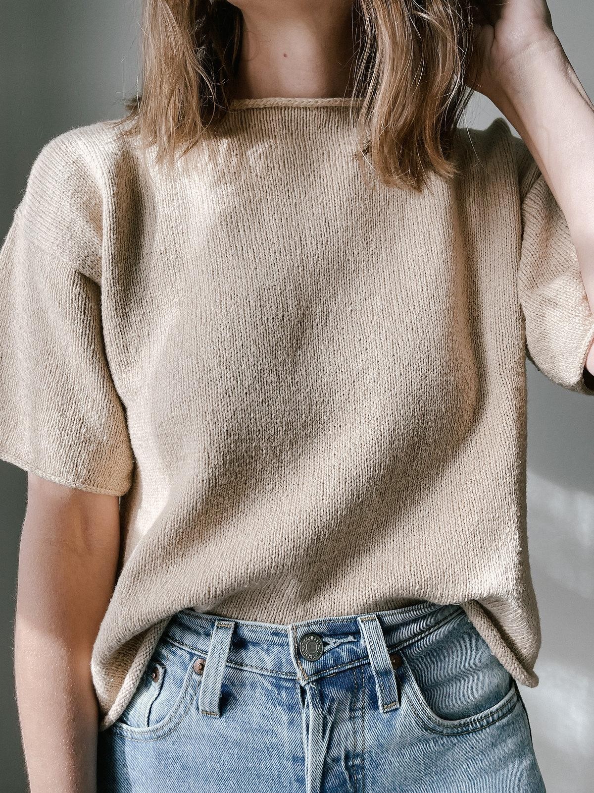 Вязаный топ спицами