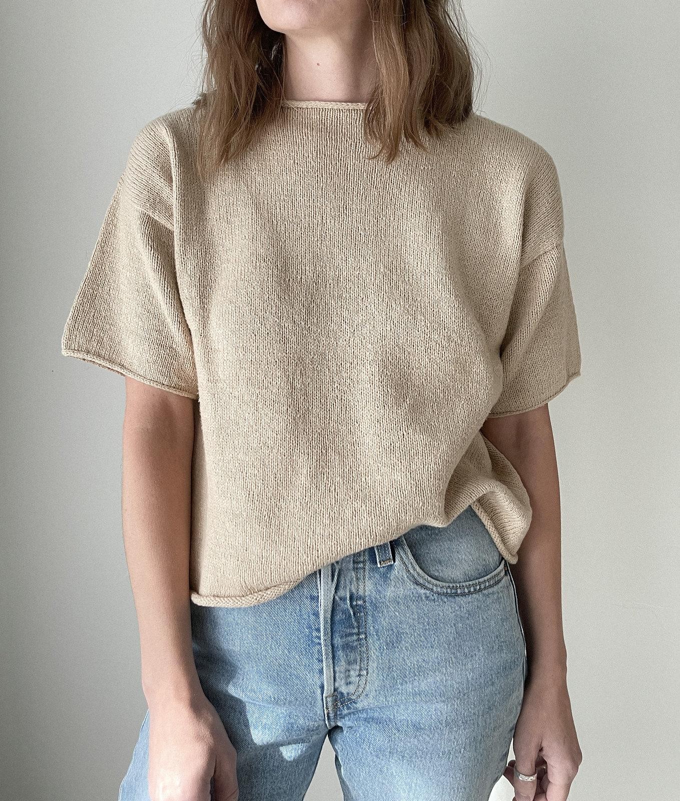 Вязаный женский топ спицами без швов