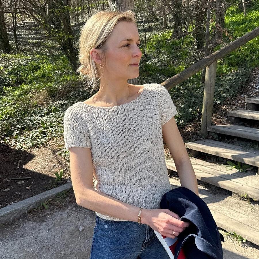 Топ вязаный из пряжи букле спицами сверху вниз Wave Tee