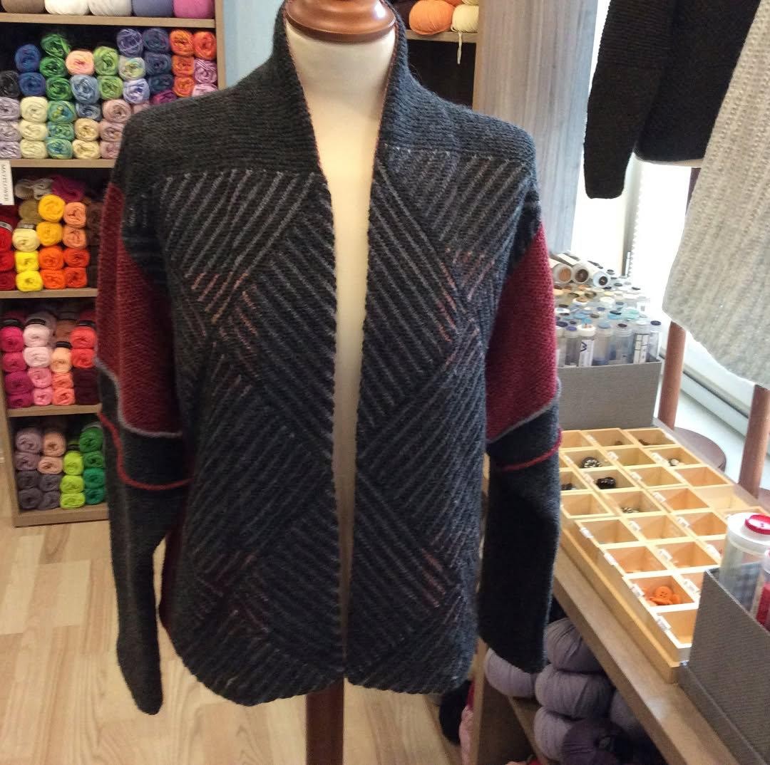 Жакет спицами описание